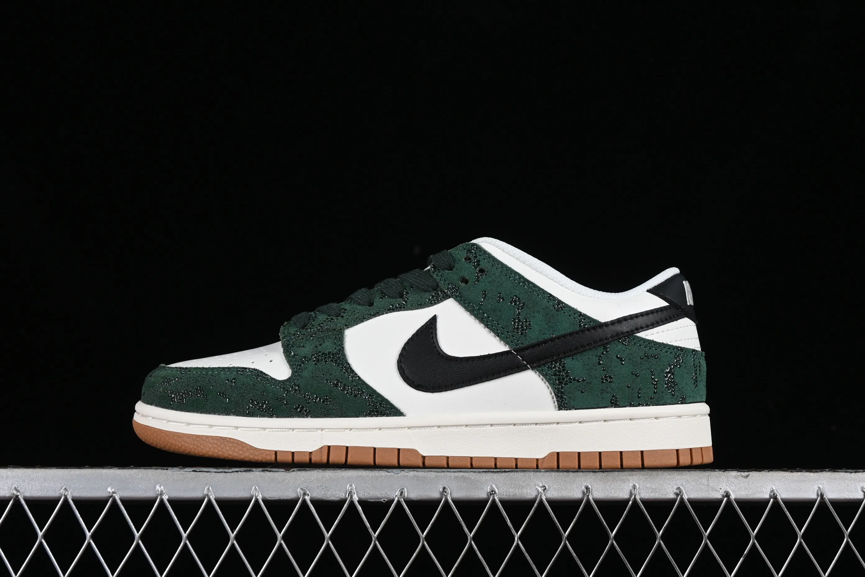 All categories Nk SB Dunk series Nk SB Dunk Low low-top sneakers Nk Dunk Low "Green Snake" white-green snake pattern SB low-top casual sports skateboard shoes FQ8893-397
